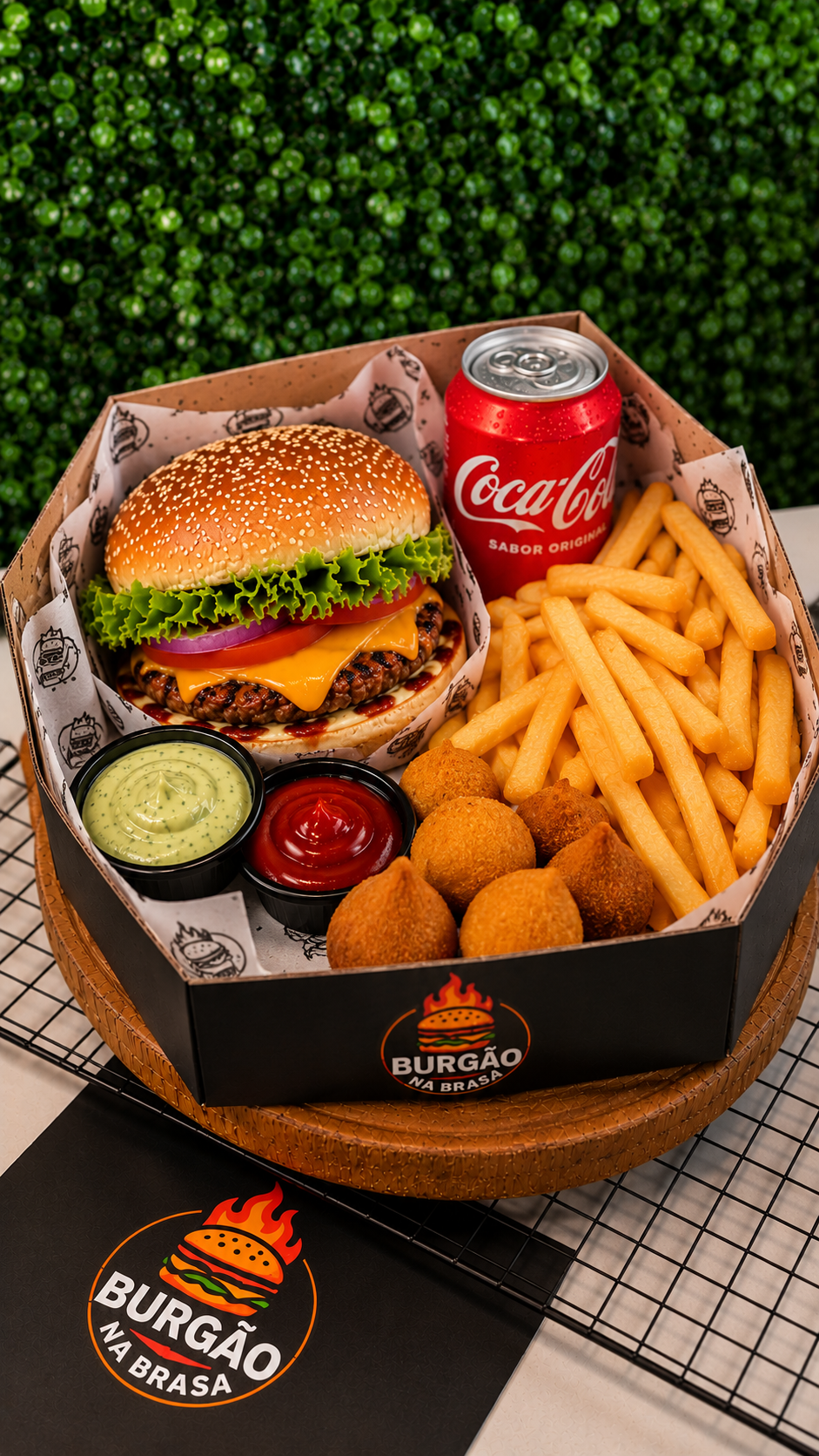 Combo Clássico do Burgão: Burgão, Fritas 150g , 5 salgados & Refri 350ML